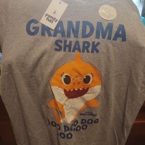 New Grandma shark t-shirt